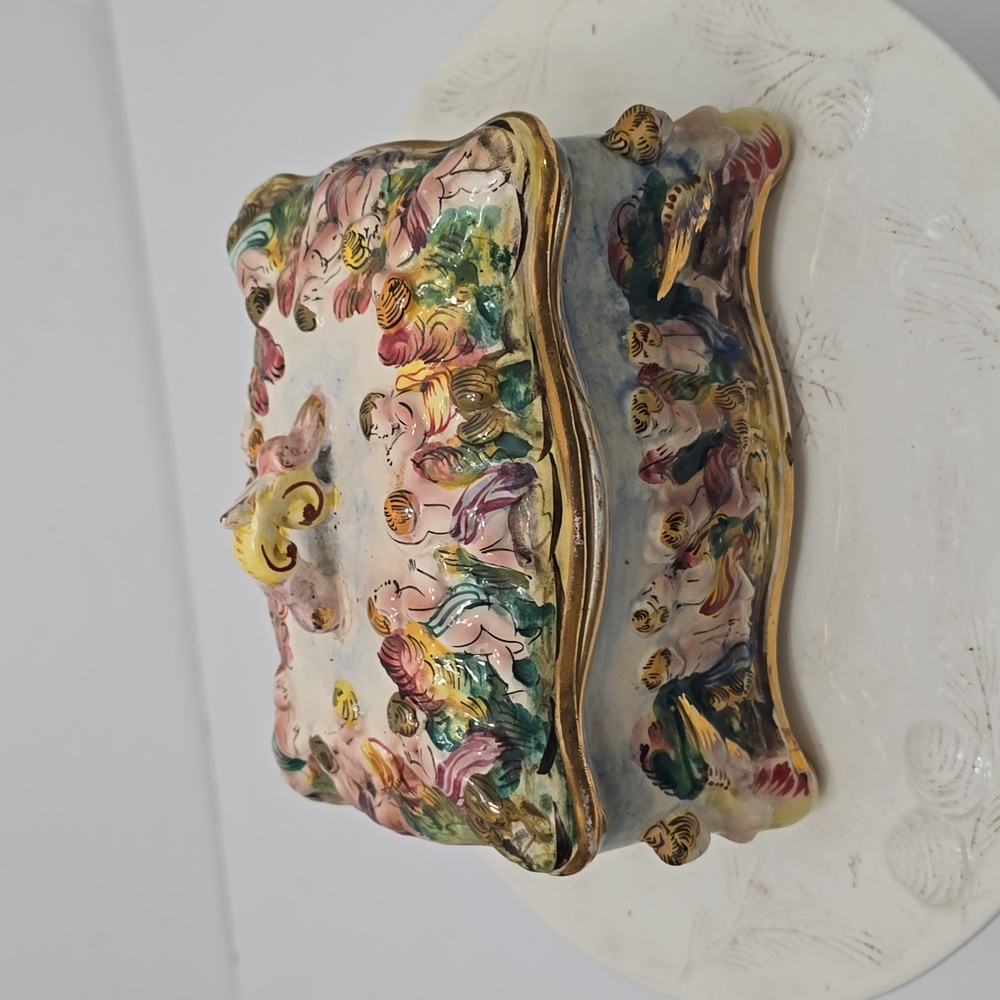 Vintage Capodimonte Porcelain Handpainted Trinket Box Cherubs Made In Italy